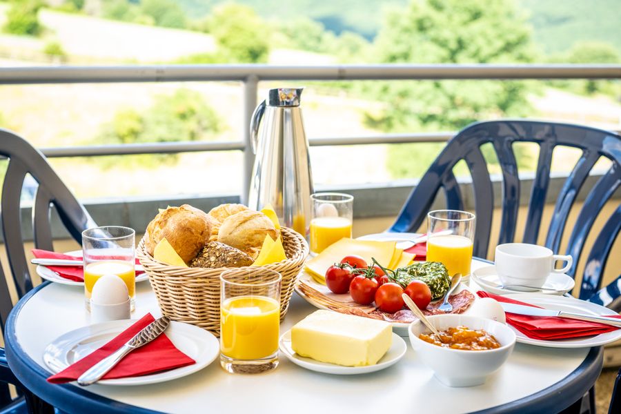 Apartment L | Premium | Private balcony with view, modern bathroom – Gemünder Ferienpark Salzberg